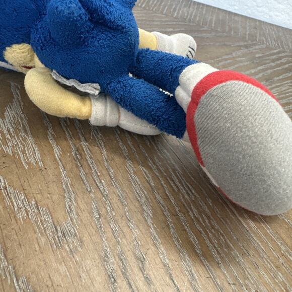 2018 Sonic The Hedgehog Sonic Pointing Finger Tomy 8 Inch Plush Extremely Rare - Picture 8 of 9
